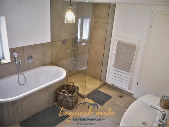 Ihre Ferienwohnung Bayrisch Mehr... Gstadt am Chiemsee Ruang foto